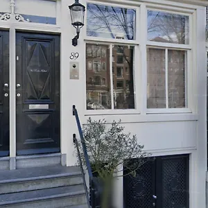 https://cozy-canal-studio.amsterdamhotelsnl.com