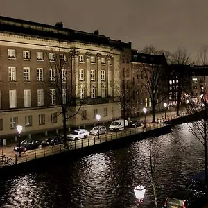 https://amsterdam-prinsengracht.amsterdamhotelsnl.com